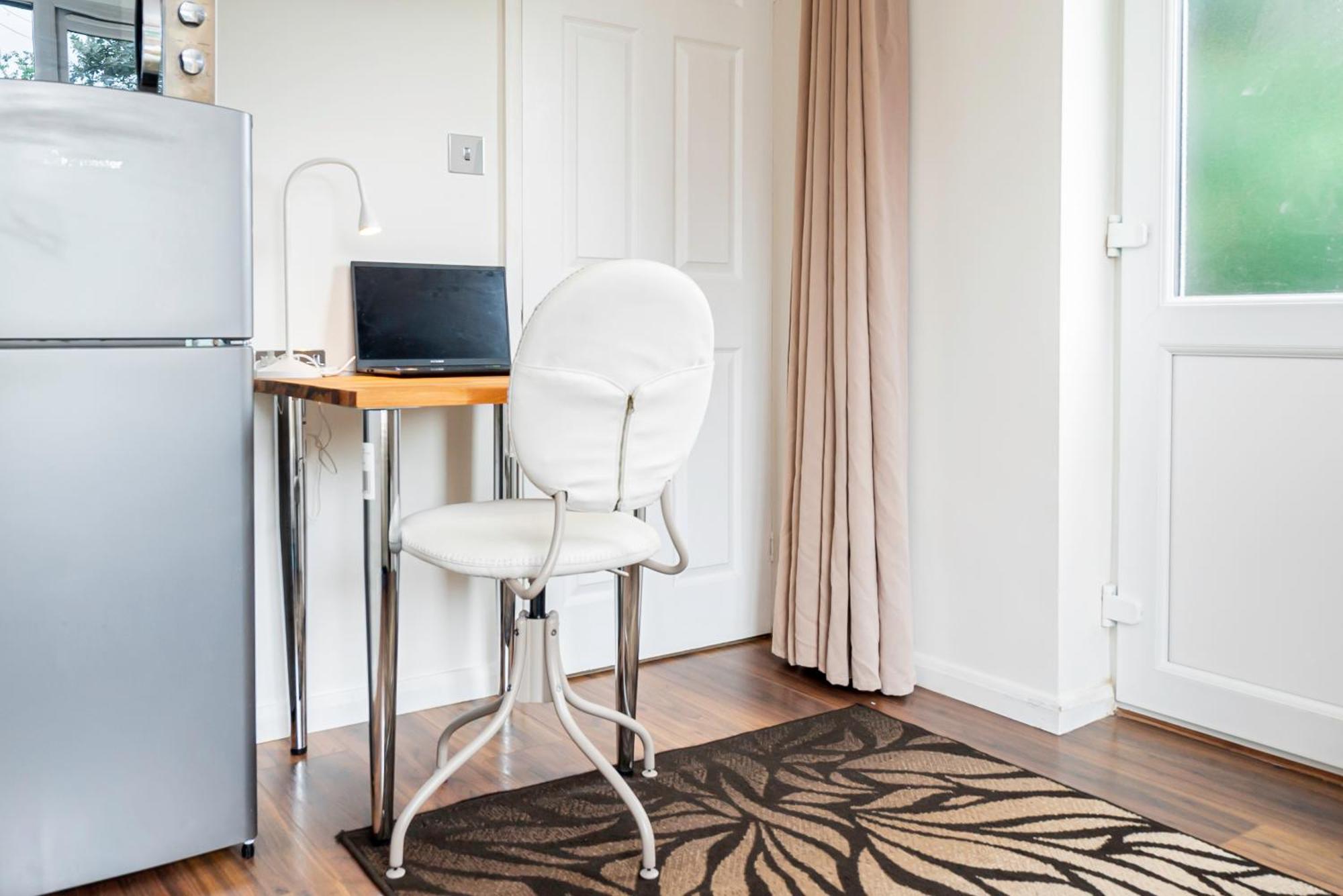 Earley Luxury Ensuite Room With Private Entrance Reading Eksteriør bilde