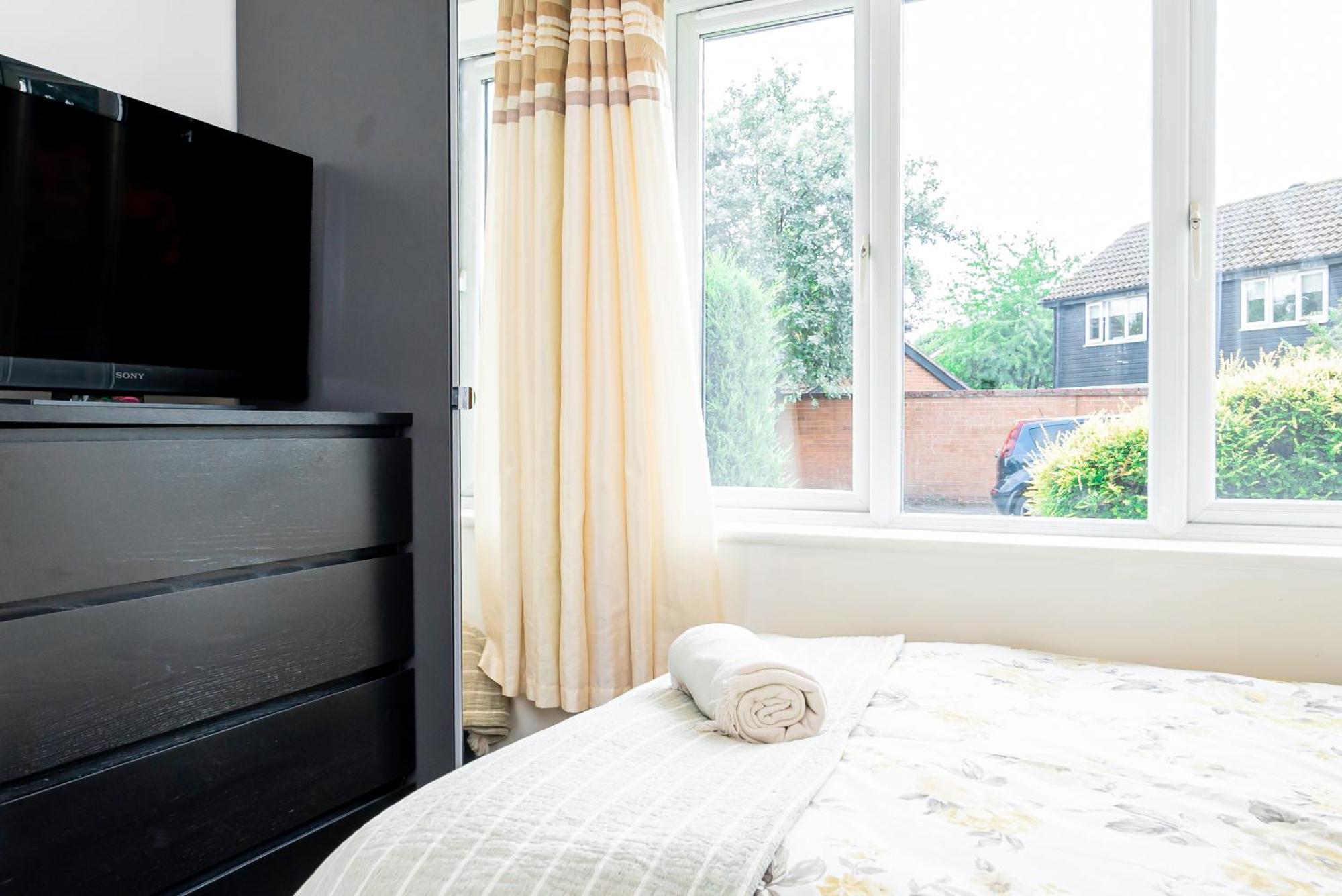 Earley Luxury Ensuite Room With Private Entrance Reading Eksteriør bilde