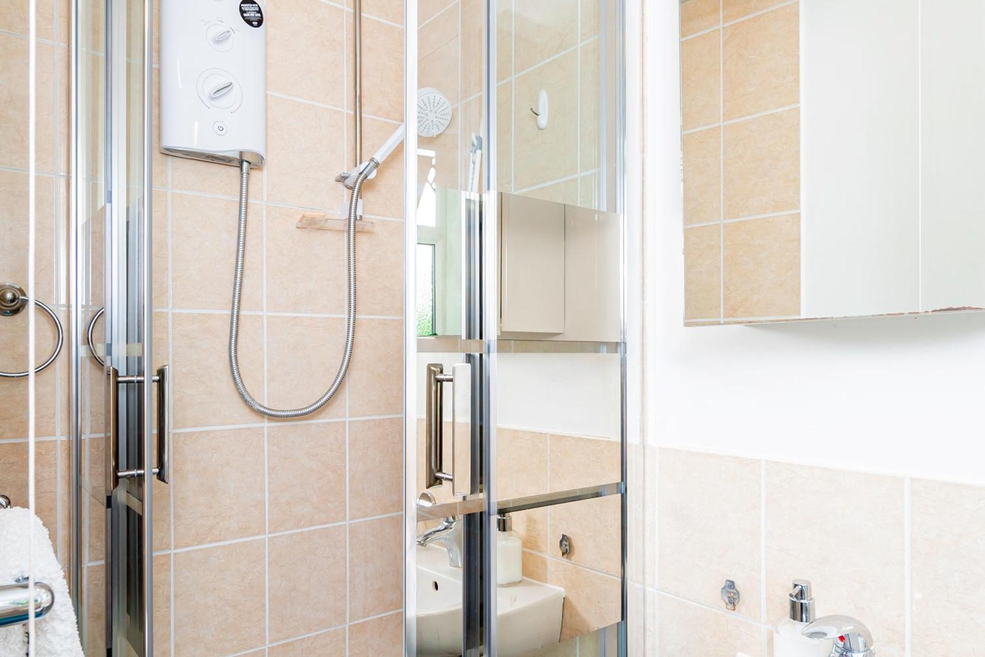Earley Luxury Ensuite Room With Private Entrance Reading Eksteriør bilde